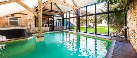 Una piscina techada