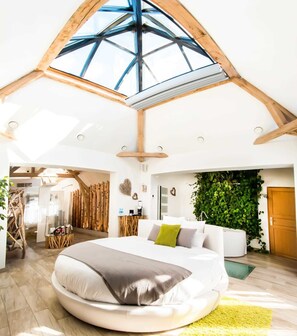 Ropa de cama de alta calidad, escritorio y wifi gratis 