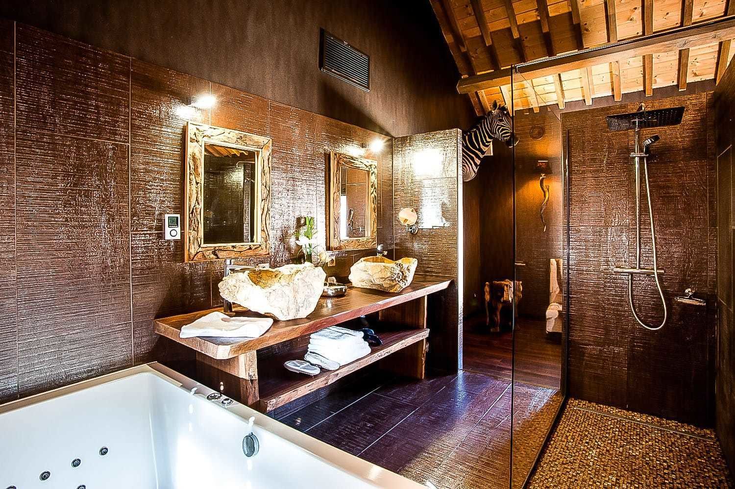 comfort suite (lodge) | bathroom | free toiletries, hair dryer, towels