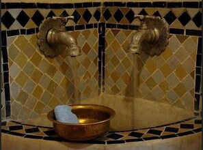 Turkish bath/hammam, 1 treatment room, manicures and pedicures, massages