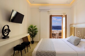 Deluxe Room Volcano View | In-room safe, soundproofing, free cots/infant beds, free WiFi - Astir Thira (Santorini)