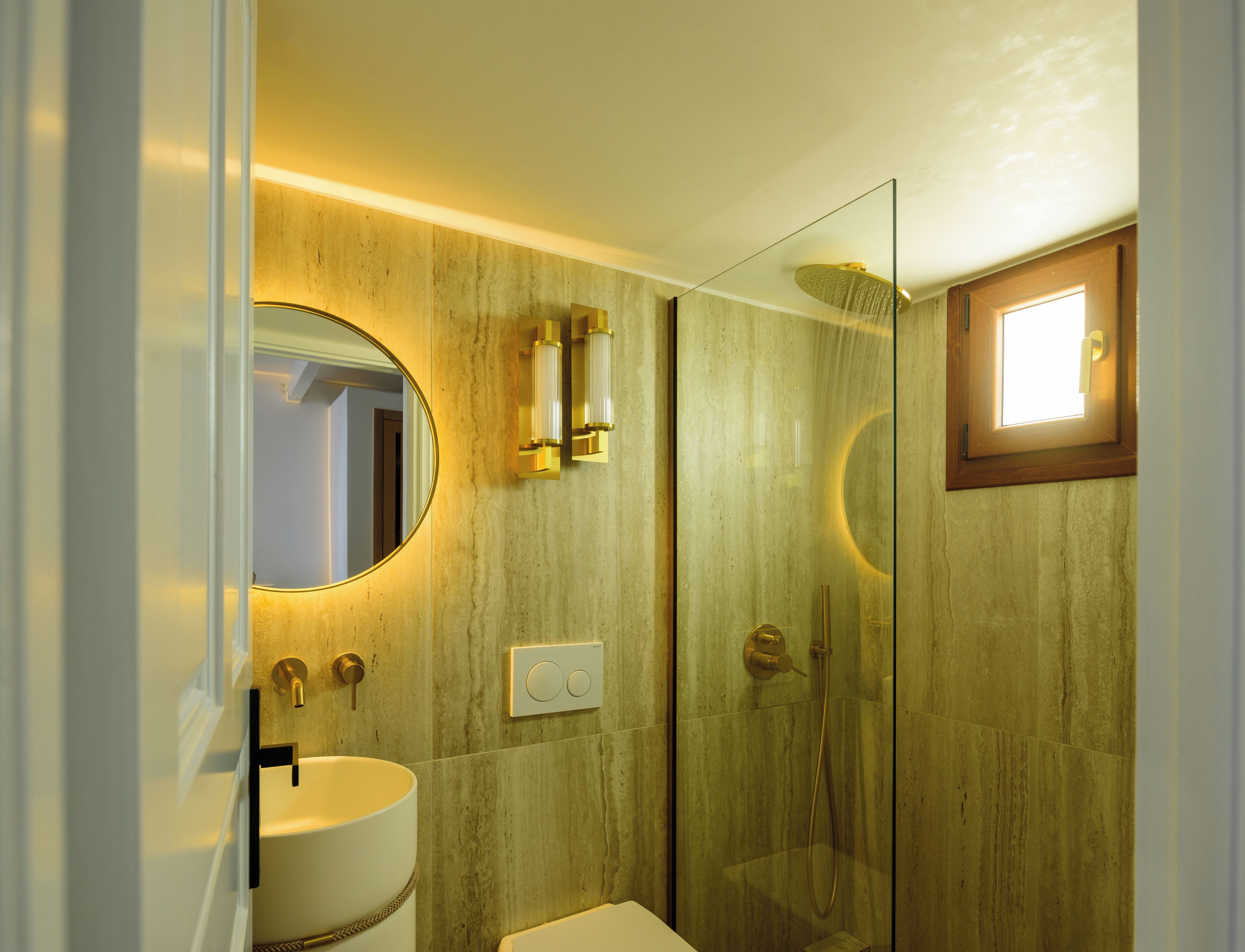 maisonette volcano view | bathroom | bathtub, free toiletries, hair dryer, slippers