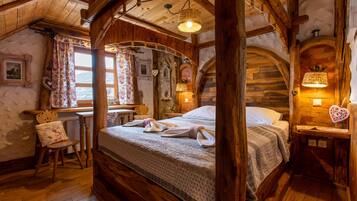 Comfort tweepersoonskamer | Luxe beddengoed, een bureau, een strijkplank/strijkijzer, gratis wifi