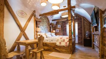 Deluxe-Suite, 2 Schlafzimmer, Balkon | Hochwertige Bettwaren, Schreibtisch, Bügeleisen/Bügelbrett