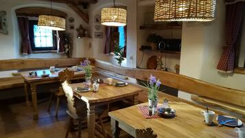 Daily continental breakfast (EUR 15 per person)