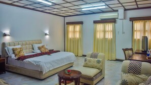 Deluxe Room | In-room safe, desk, blackout drapes, cribs (free) - Mazsons Hotel (Zanzibar Town)