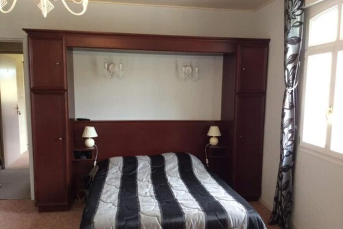 Kamar Triple | Brankas, meja kerja, setrika/meja setrika, dan tempat tidur bayi gratis