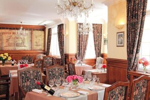 Lunch and dinner served, French cuisine - Château des Tourelles (Le Wast)