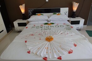 Deluxe-Doppelzimmer, 1 Queen-Bett, Nichtraucher, Gartenblick | Bettwäsche aus ägyptischer Baumwolle, hochwertige Bettwaren