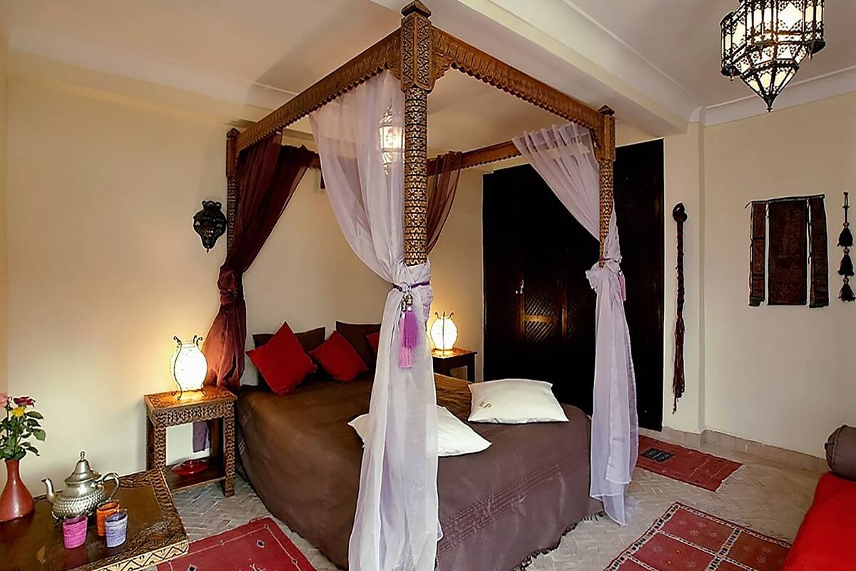 Deluxe Room | Iron/ironing board, free cribs/infant beds, rollaway beds, free WiFi