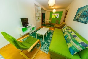 舒適雙人房, 露台 | 客廳 | 平面電視、足球機、乒乓球設施