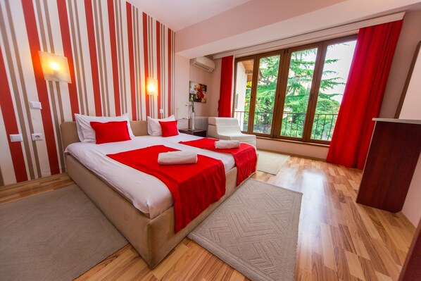 Comfort Double Room, Balcony | Desk, iron/ironing board, free WiFi - Hotel Pine (Skopje)