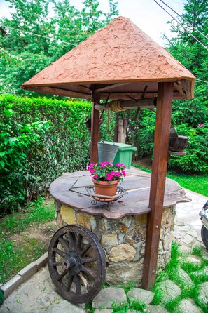 Garden - Hotel Pine (Skopje)