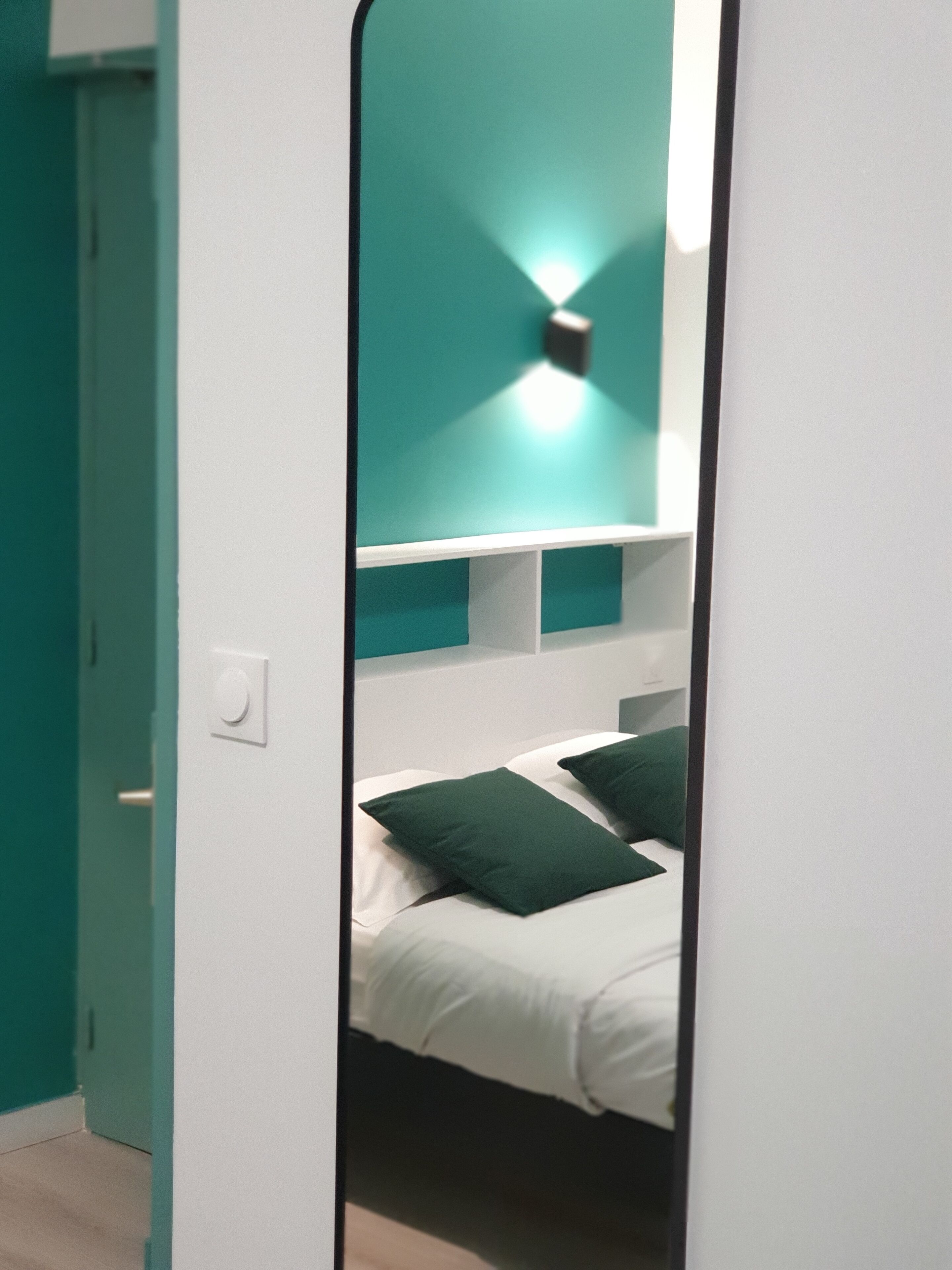 Luxe beddengoed, een bureau, gratis babybedden, gratis wifi