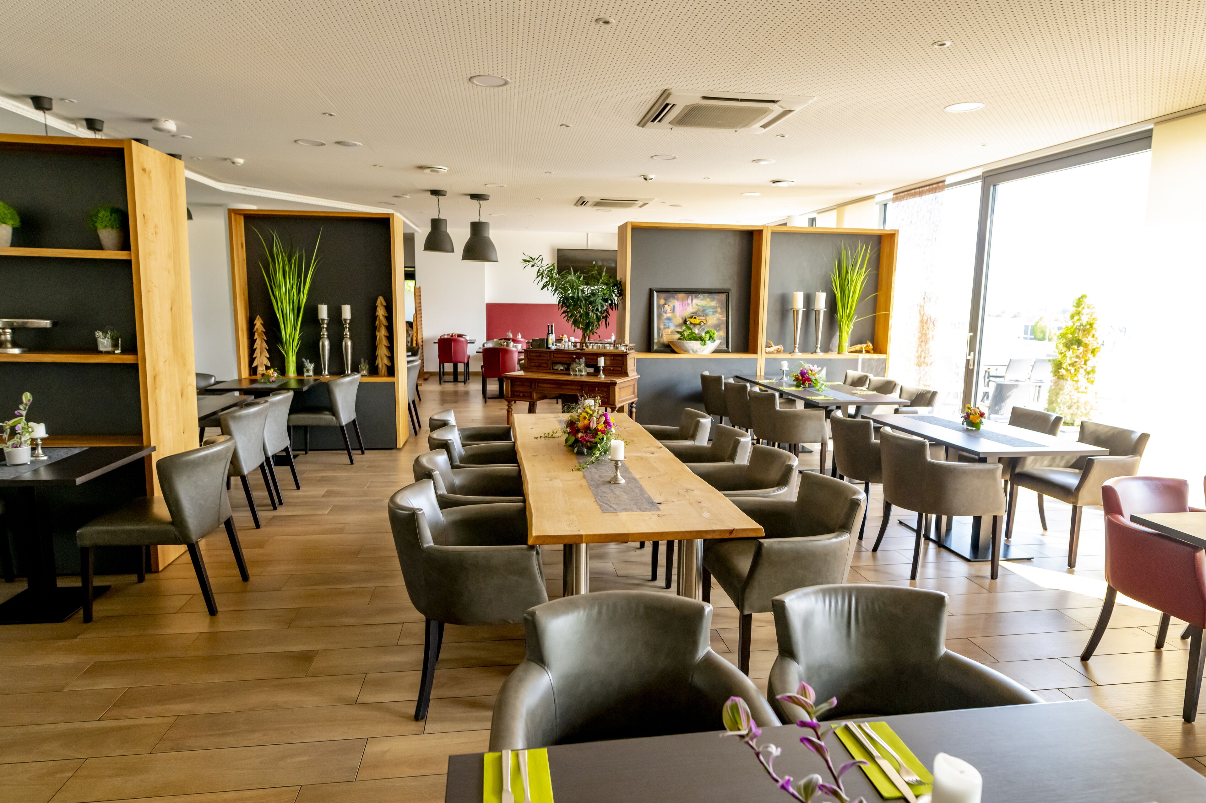 Daily buffet breakfast (EUR 18.50 per person)