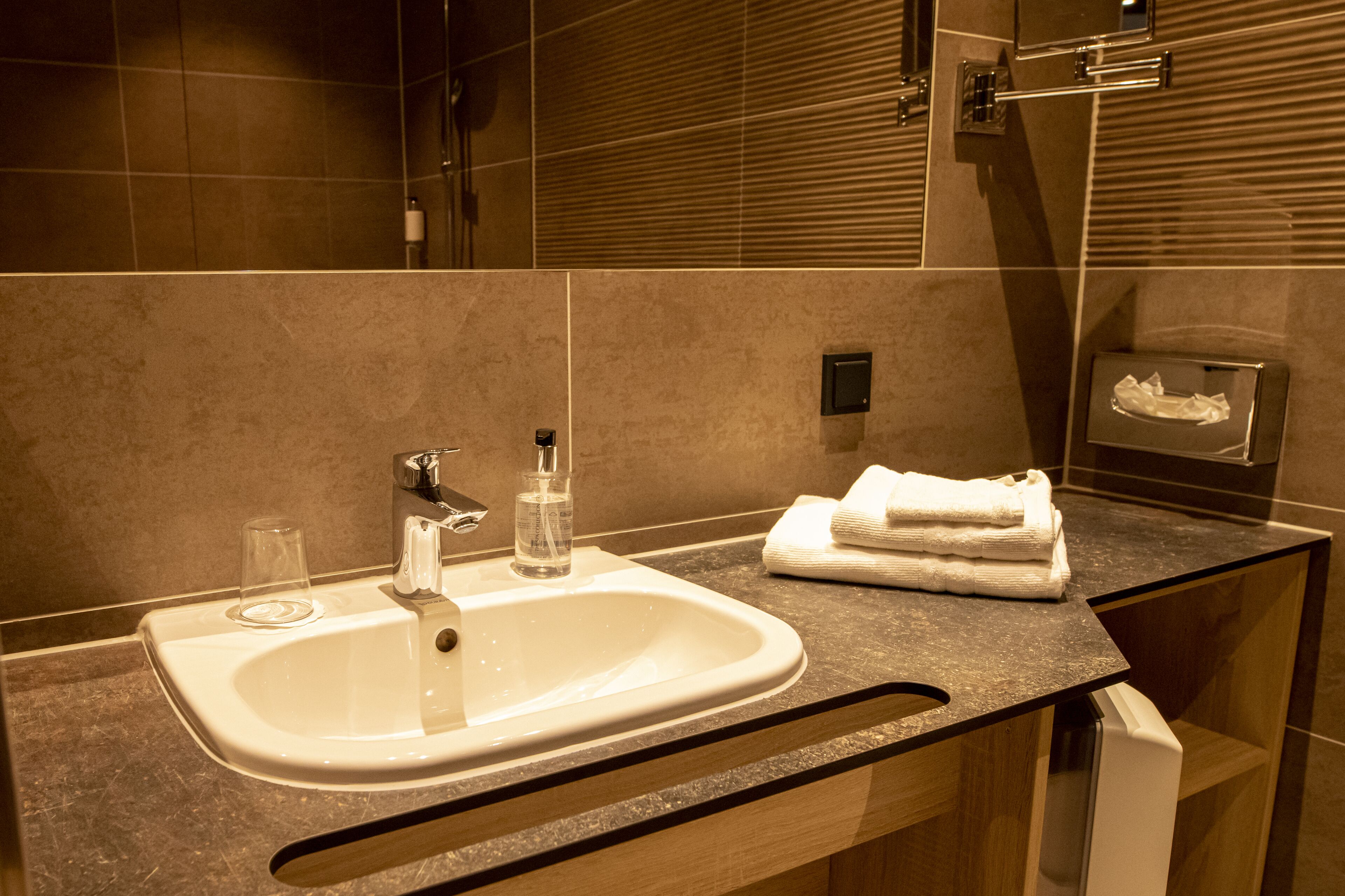 double or twin room, private bathroom | bathroom | free toiletries, hair dryer, bathrobes, slippers