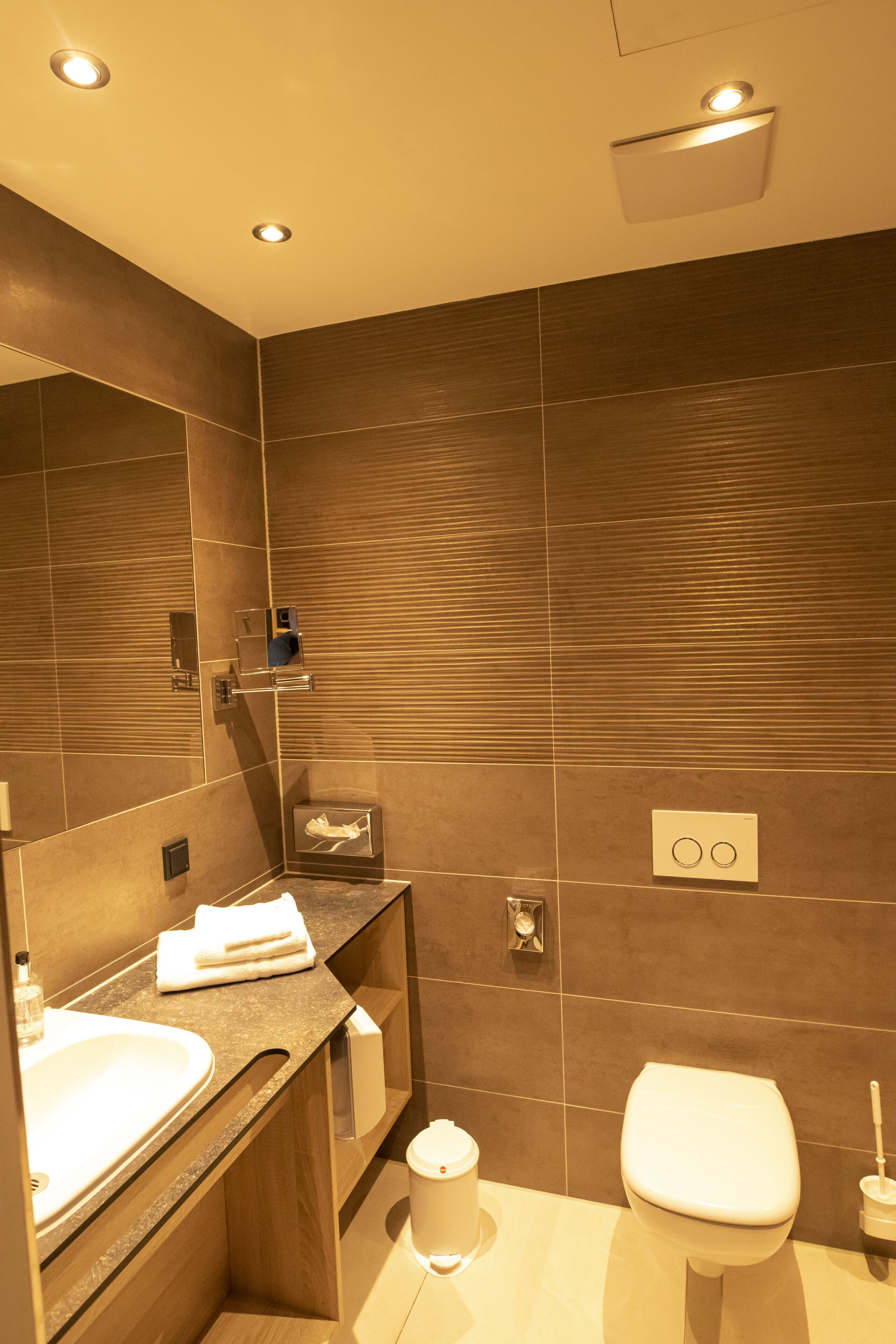 double or twin room, private bathroom | bathroom | free toiletries, hair dryer, bathrobes, slippers