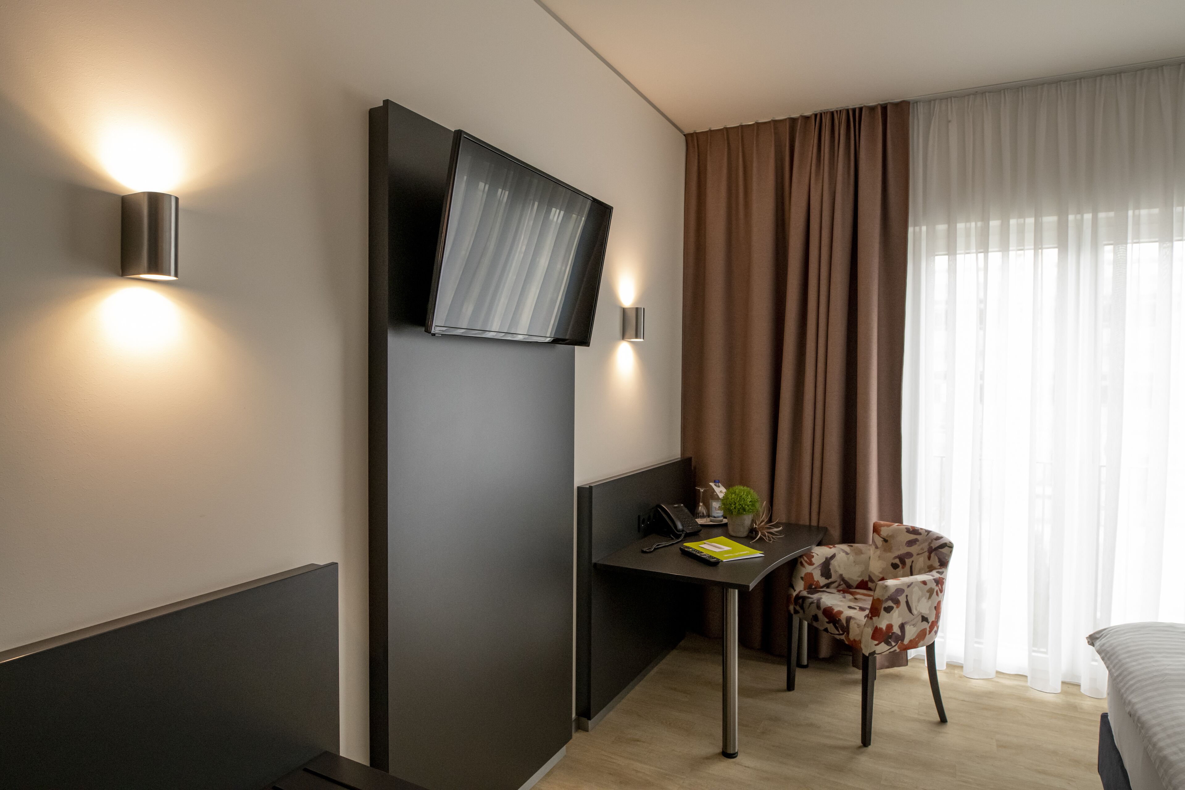 superior single room | living area | flat-screen tv