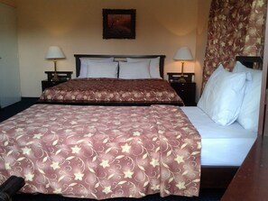 Neljän hengen classic-huone | Työpöytä, silitysrauta/-lauta, ilmainen Wi-Fi