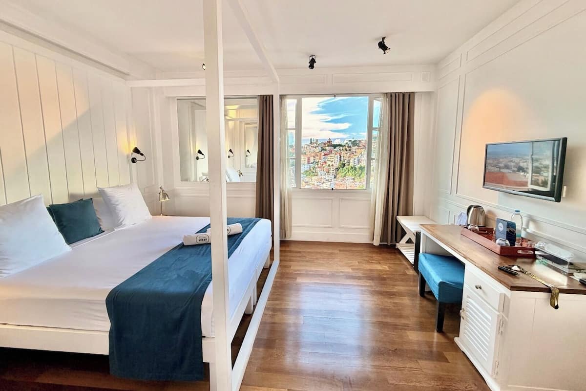 Superior Room, City View