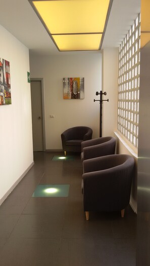 Área de estar no saguão