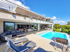 Exterior - The Blue Emerald (Cape Town)