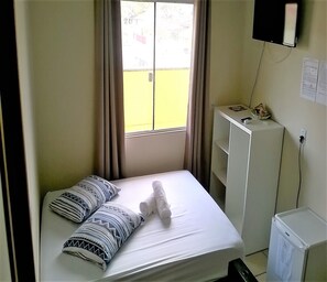 Chambre familiale double pour 1 personne, 1 lit double | Minibar, fer et planche à repasser, accès au Wi-Fi (inclus)