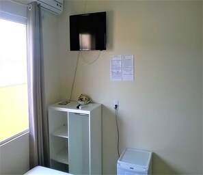 ميني بار ومكواة/لوح كي وواي فاي مجانًا وملاءات أسرّة