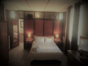 Standard Double Room Single Use, Multiple Beds | Desk, blackout drapes, free WiFi, bed sheets - La Vida B&B, Self Catering and Camping (Mariental)