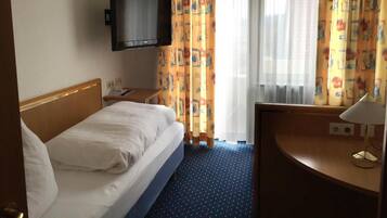 Bureau, chambres insonorisées, lits bébé (en supplément)