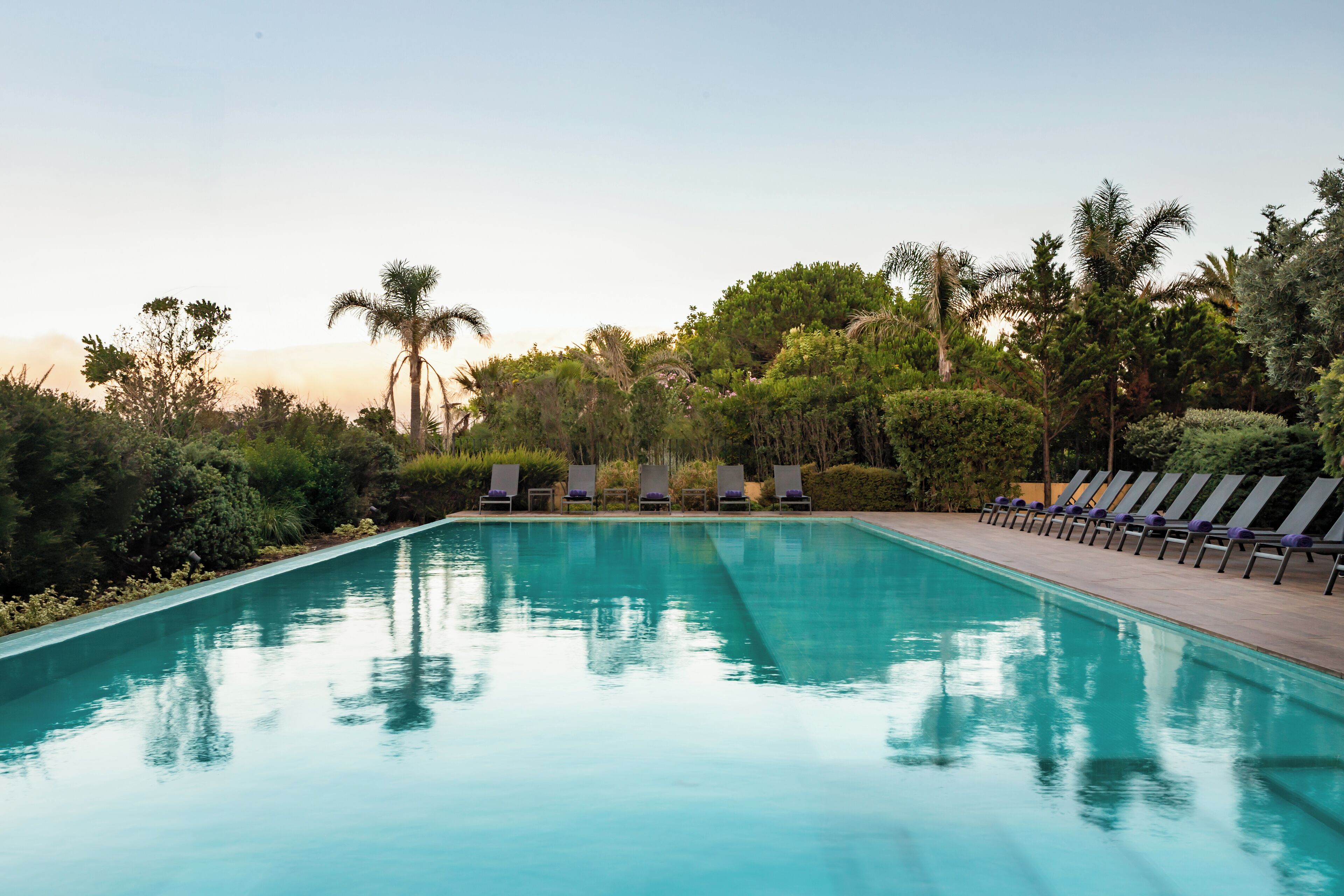 Een seizoensgebonden buitenzwembad