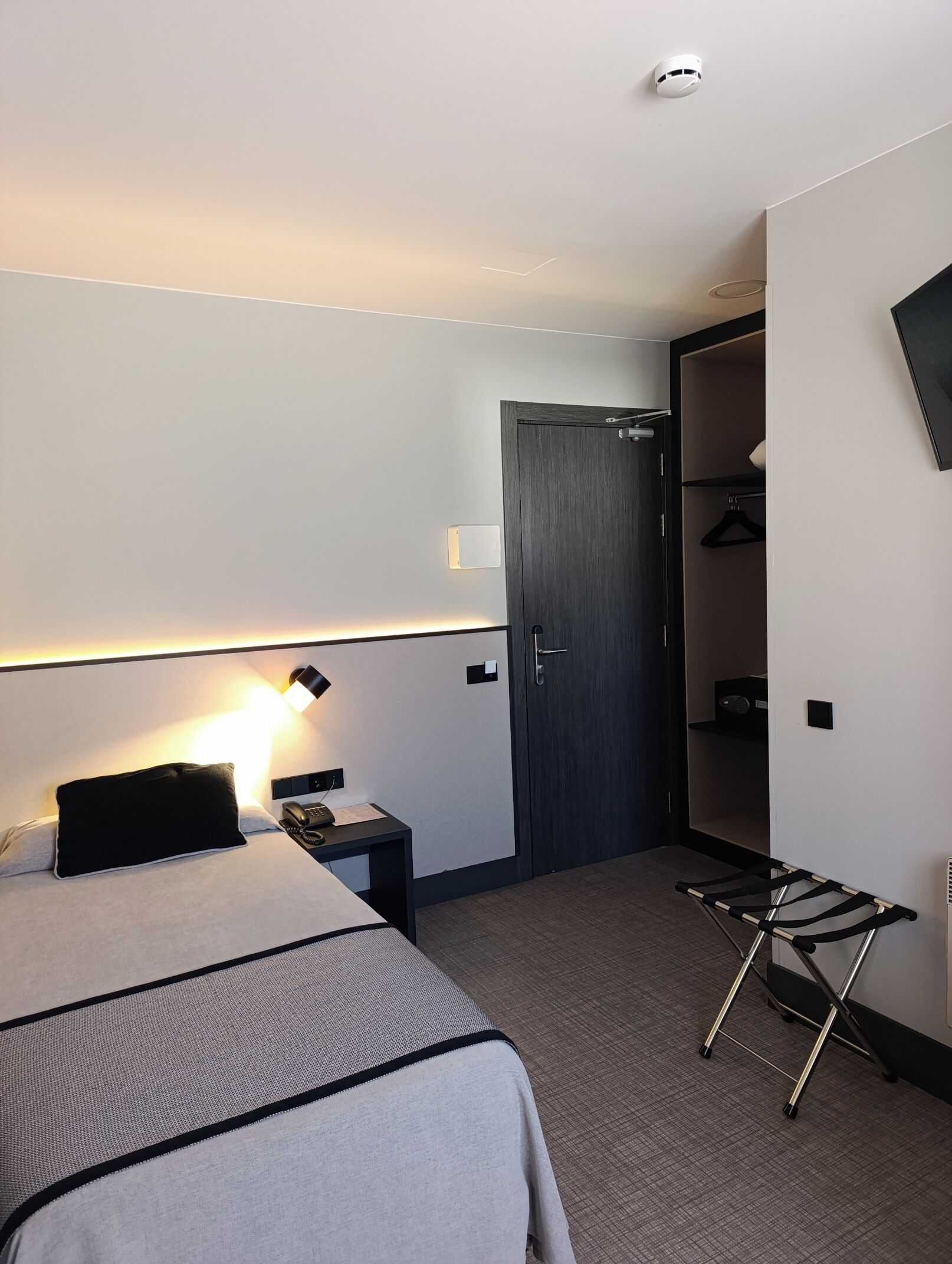 Single Room | In-room safe, desk, blackout drapes, free WiFi