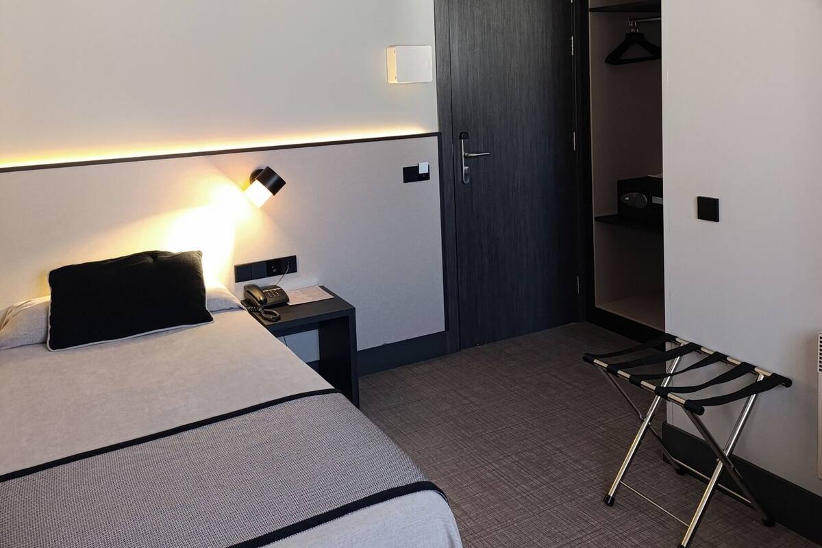 Habitación individual | Caja fuerte, escritorio, cortinas opacas y wifi gratis