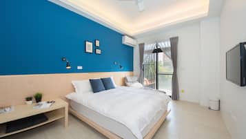 Comfort Double Room, 1 Bedroom, Bathtub | 1 bedroom, down duvets, pillow-top beds, minibar