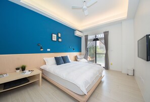 Comfort Double Room, 1 Bedroom, Bathtub | 1 bedroom, down comforters, pillowtop beds, minibar - Simple Travel Stay (Wujie)