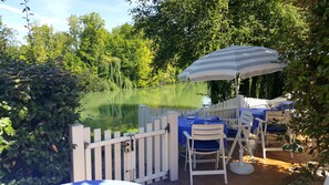 Terrace/patio - Hôtel Le Gonfalon (Germigny-l'Eveque)