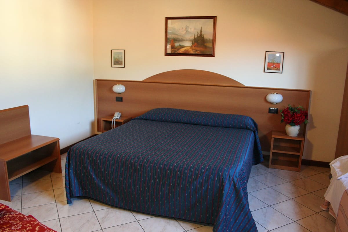 Een bureau, gratis wifi, beddengoed, rolstoeltoegankelijk