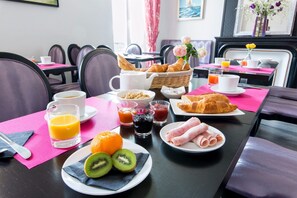 每日供應歐陸早餐 (每人 EUR10.50)