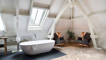 Đồ dùng nhà tắm miễn phí, máy sấy tóc, áo choàng tắm