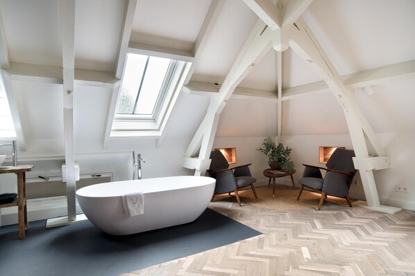 Free toiletries, hair dryer, bathrobes - Hotel de Witte Dame (Abcoude)