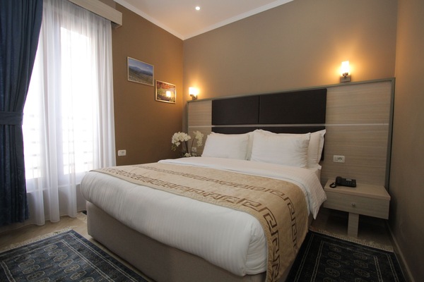 Deluxe Double Room | Bathroom | Shower, free toiletries, slippers, towels