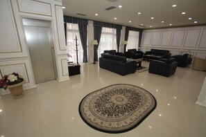 Coin salon dans le hall