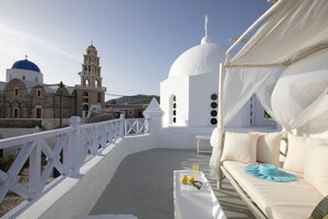 House, 3 Bedrooms, Jetted Tub (Pink ) | Terrace/patio - Dantelo Luxury Residences (Santorini)