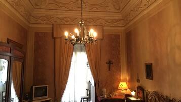 Suite | Frette Italian sheets, individually decorated, individually furnished