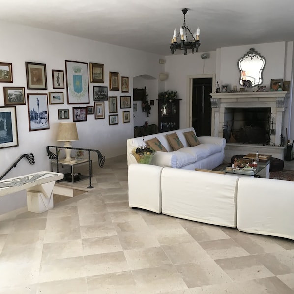 Fireplace - Palazzo Sabella Tommasi (Calimera)