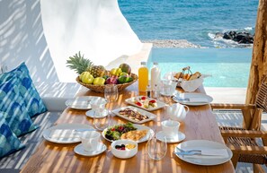 Free daily full breakfast