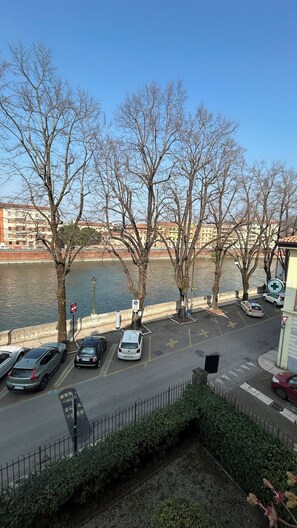 Deluxe Triple Room | Street view - Notti Sull'Adige (Verona)