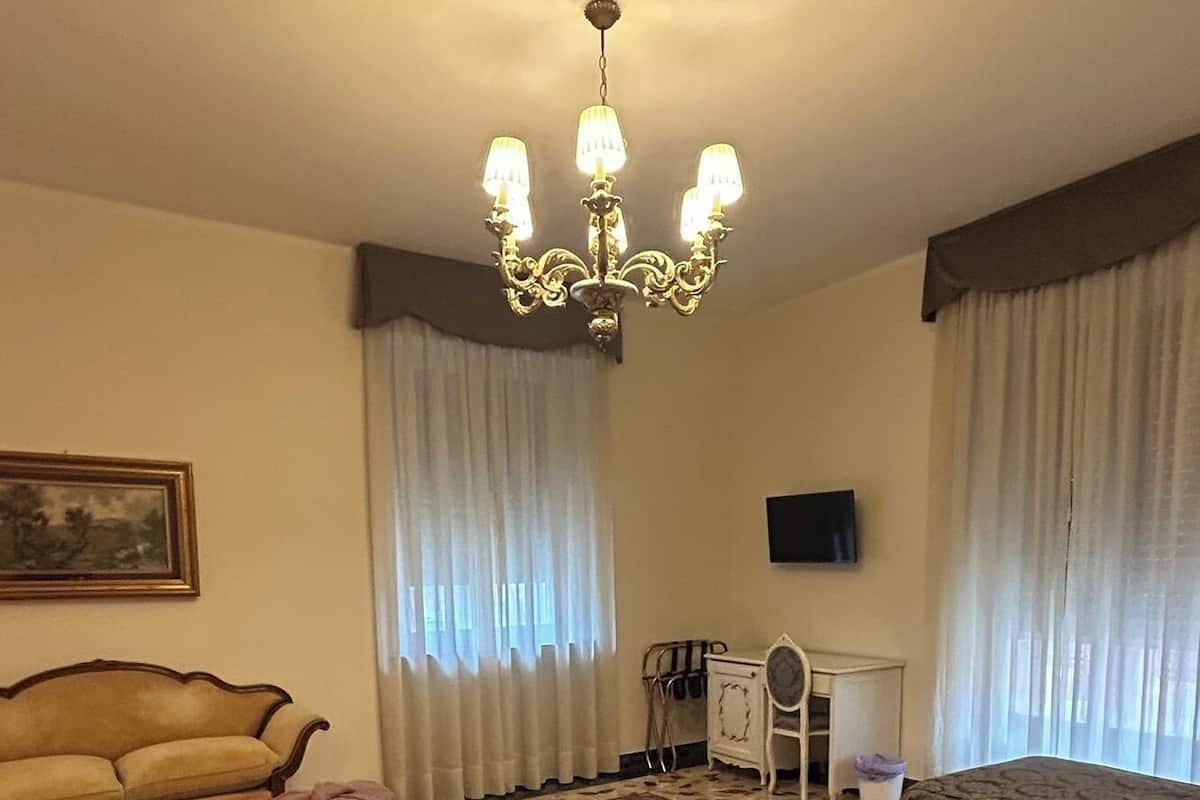 Deluxe Triple Room | In-room safe, free WiFi, bed sheets