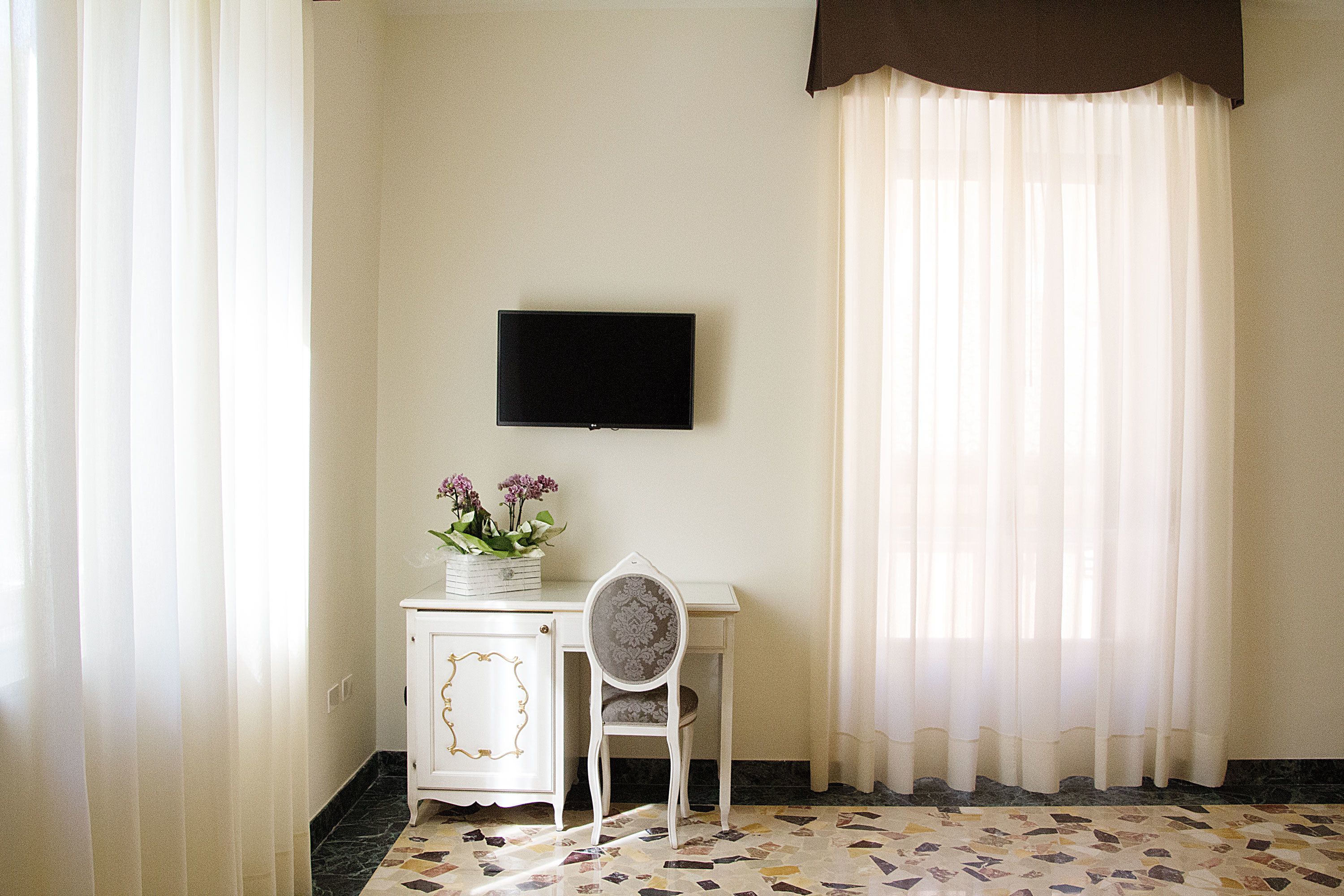 Chambre Triple Deluxe, vue fleuve (Private External Bathroom)