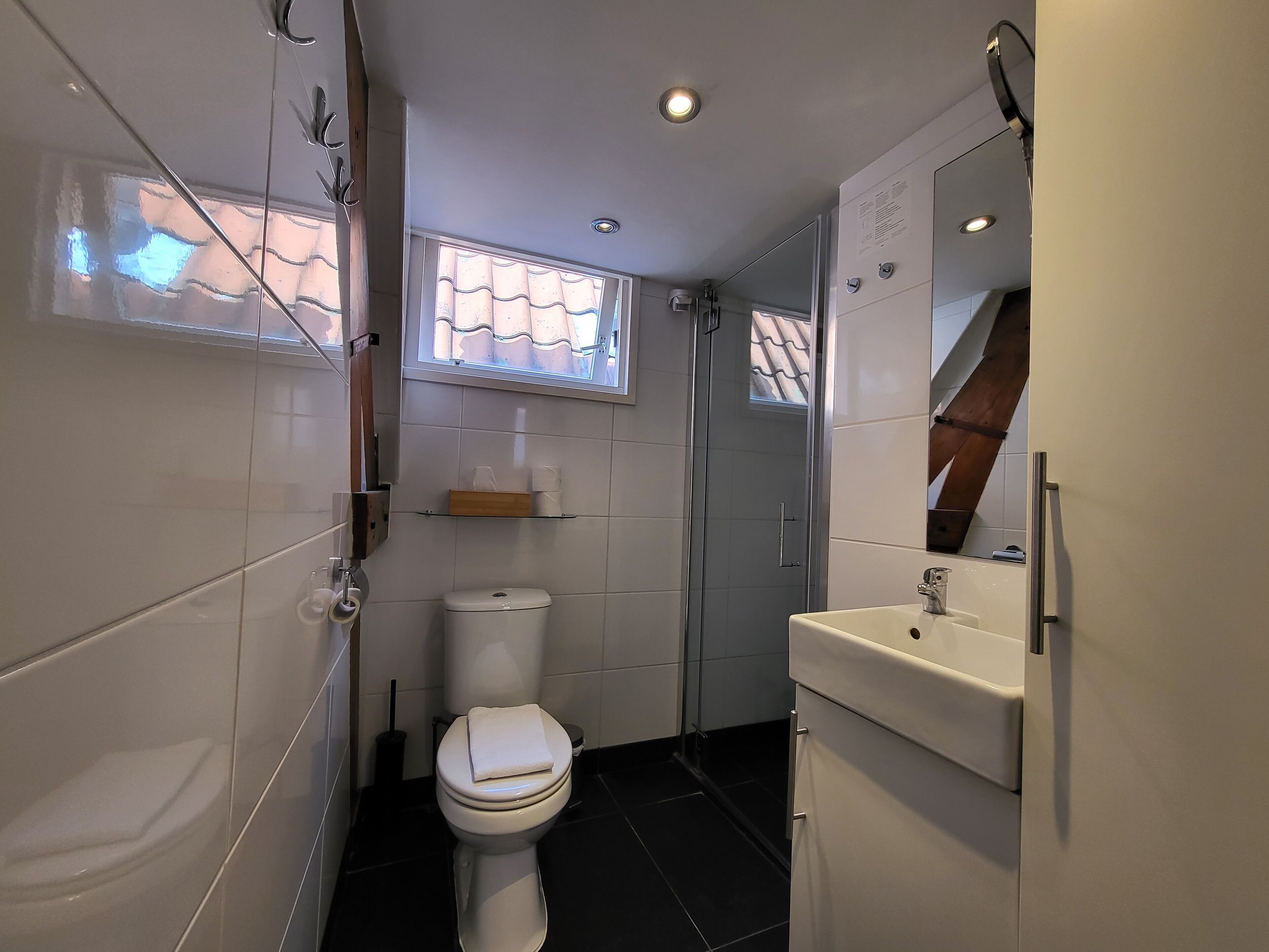 loft | bathroom | free toiletries, towels, soap, shampoo